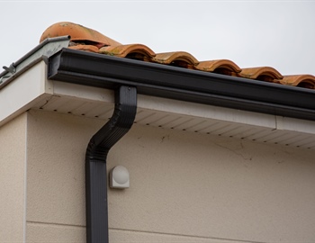 10 Reasons to Choose Seamless Gutters for MN Homes