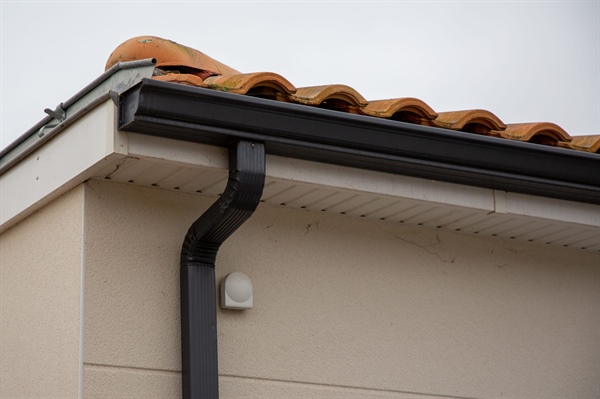 10 Reasons to Choose Seamless Gutters for MN Homes